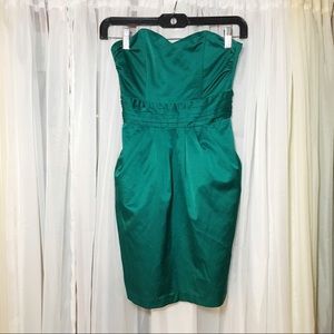 🍾 Emerald Green Strapless Dress